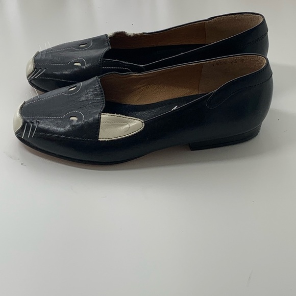 A bomb flats with a cat face. - Picture 4 of 7